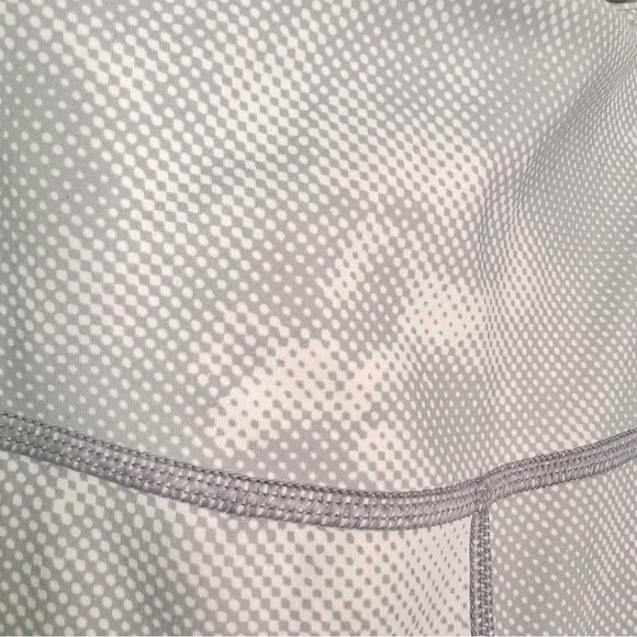 ATHLETA Ultimate Stash Pocket Printed Capri - Picture 10 of 13